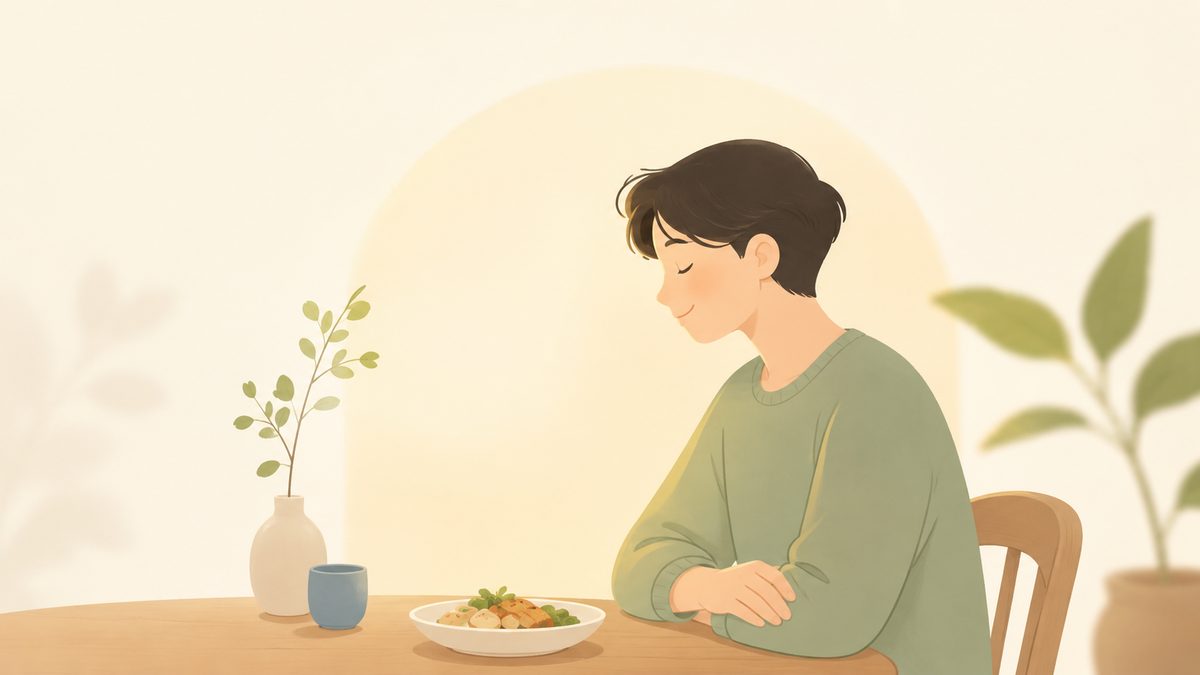 한 접시를 앞에 두고 편안한 표정으로 수저를 놓고 앉은 사람을 그린 파스텔 톤 일러스트 — 음식을 가리지 않고 만족한 지점에서 멈추는 다이어트 식사 방식
